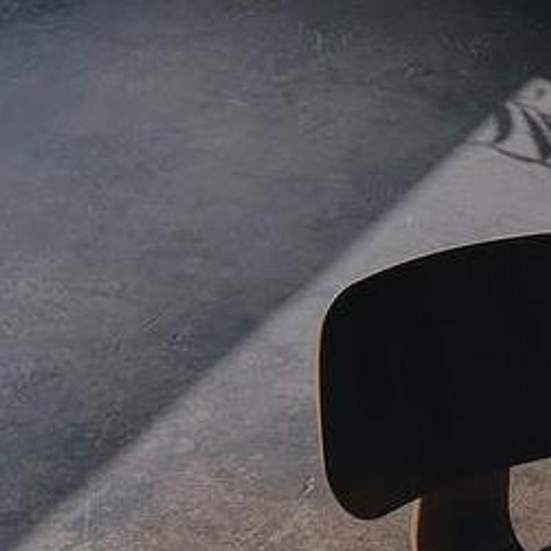 Walnut bench, photograph 6