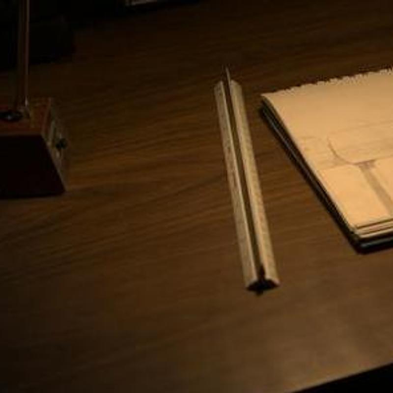 Key pose, Paper boats, photograph 3