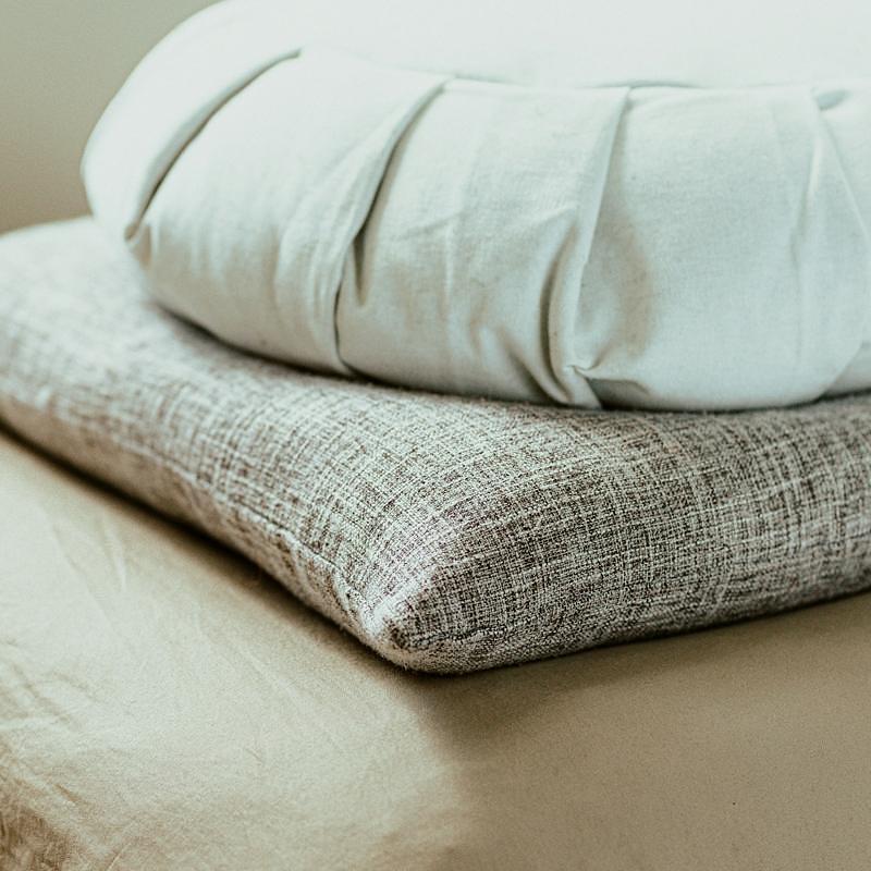 Iron grey cushion cover, photograph 6